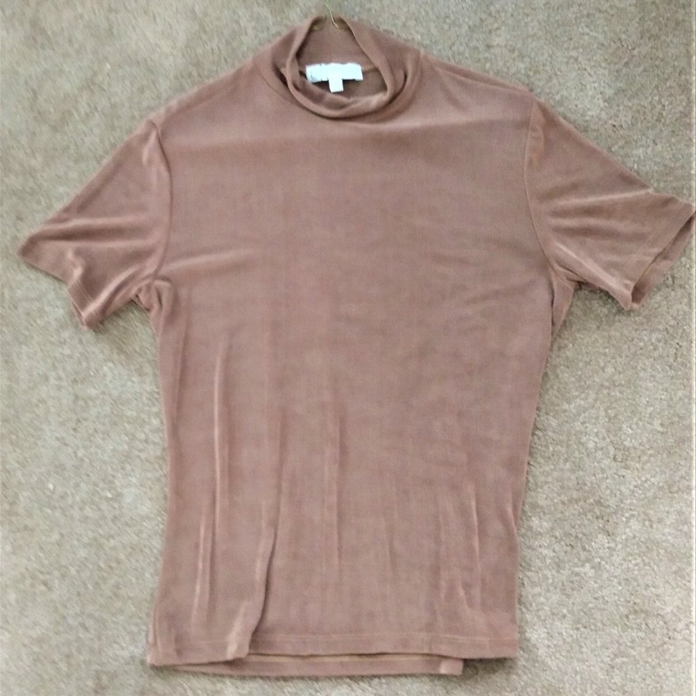 DRESS BARN SHORT SLEEVE STRETCH KNIT TOP